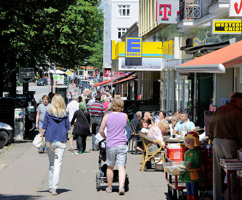 5747 Geschäfte und Passanten - Fuhlsbüttler Strasse. | Fuhlsbüttler Straße - Fuhle, Hamburg Barmbek Nord
